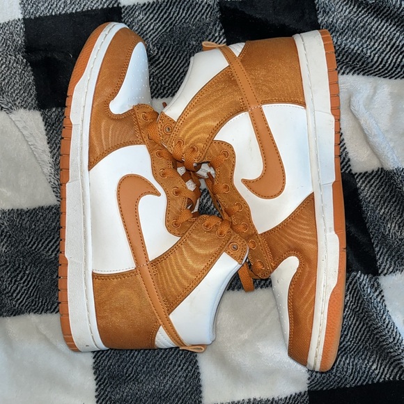 Nike Dunk High Monarch - Picture 8 of 17